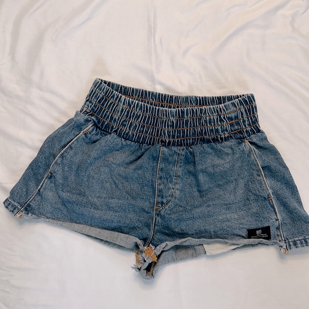 BDG shorts with wide elastic band XS.